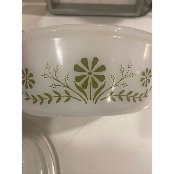 GLASBAKE Vintage 2 Quart Casserole Dish with Lid Green Daisy Milk Glass - Picture 4 of 5